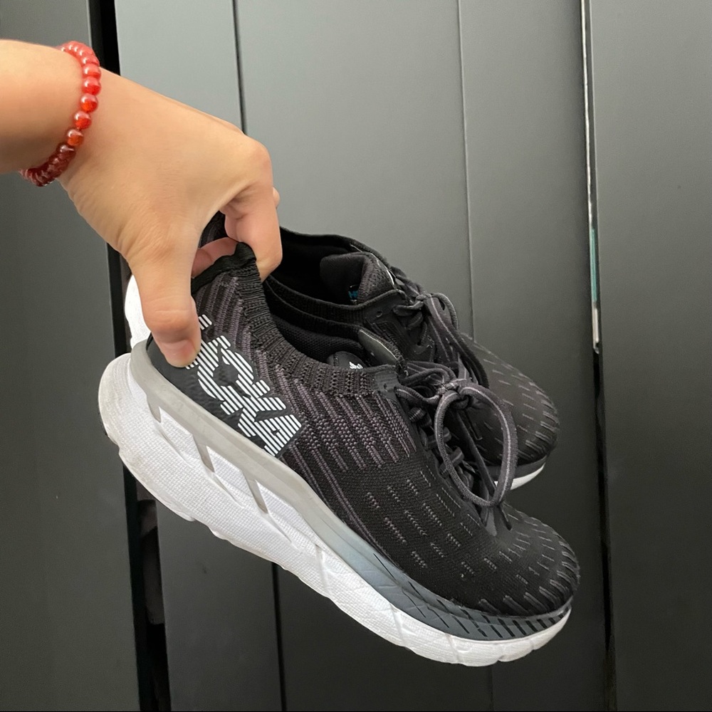 Hokas Clifton 5